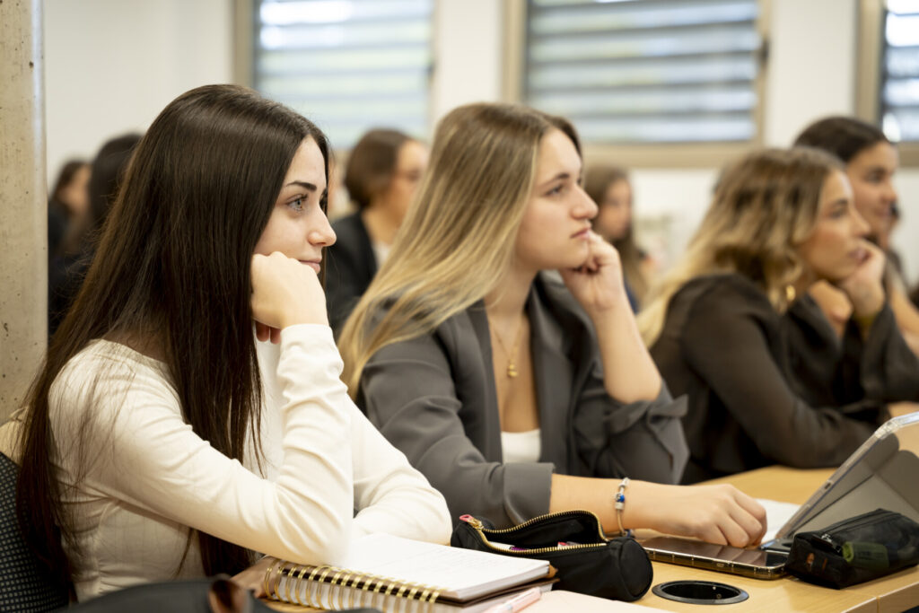 Grado en Negocios Internacionales | CESINE Santander